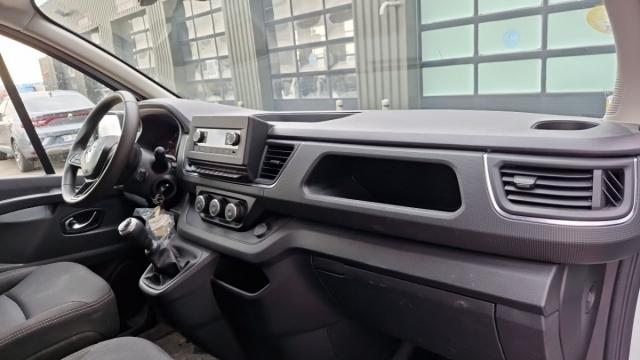 Renault Trafic image 2