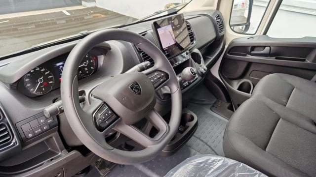 Peugeot Boxer image 2