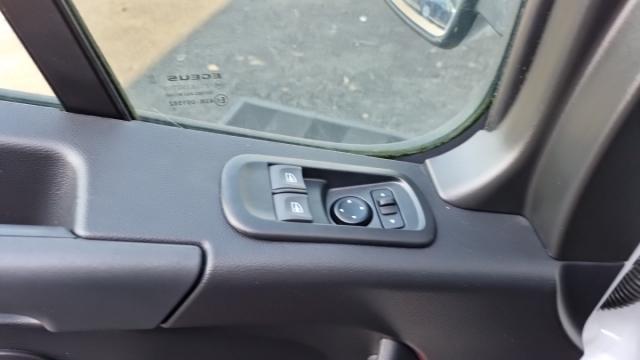 Renault Master image 2