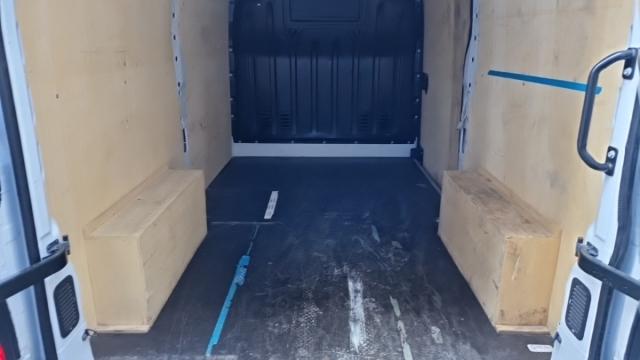 Renault Master image 1