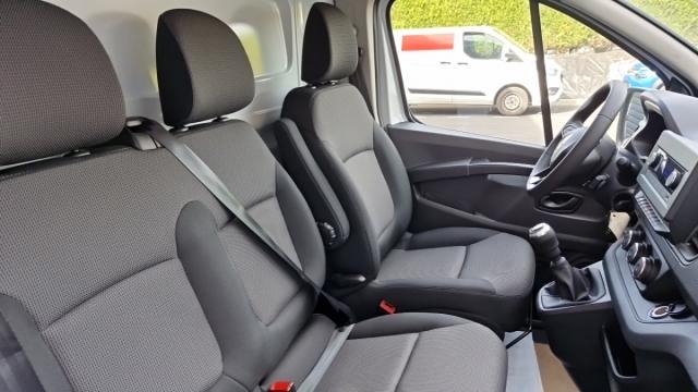 Renault Trafic image 1