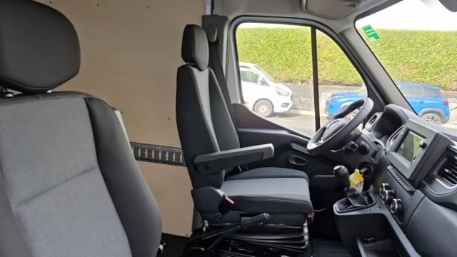 Renault Master image 9