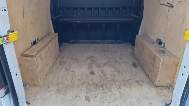 Ford Transit Custom image 3