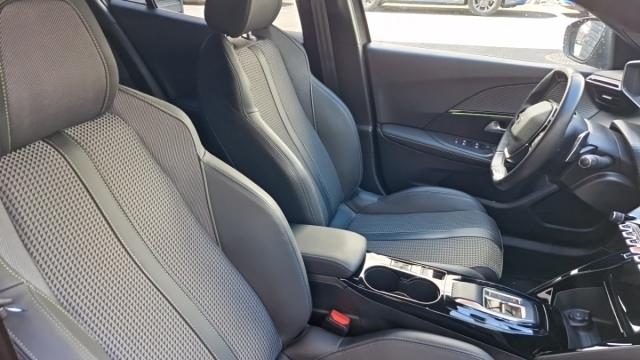 Peugeot 2008 image 2