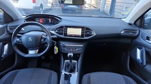 Peugeot 308 image 2