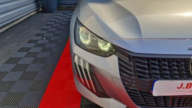 Peugeot 208 image 4