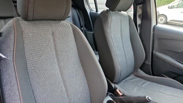 Peugeot 208 image 7