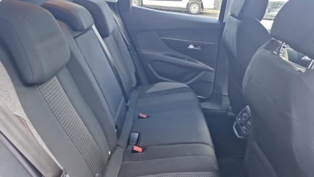 Peugeot 3008 image 8