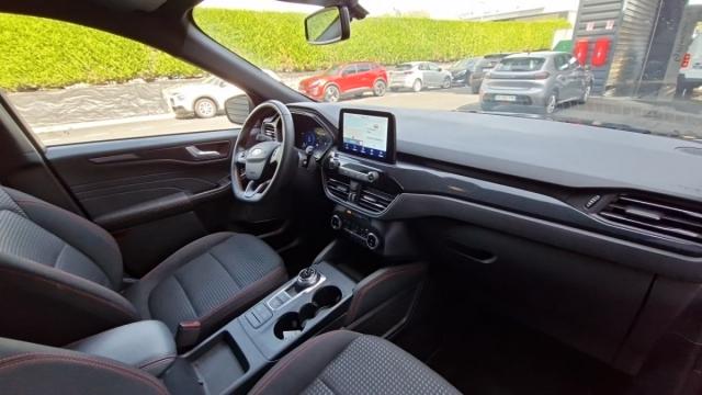 Ford Kuga image 6