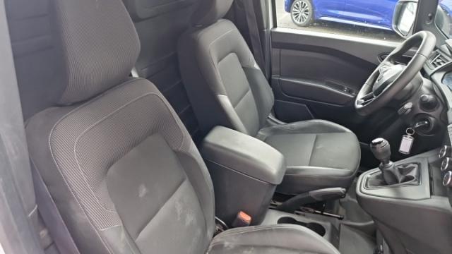 Renault Express Van image 6