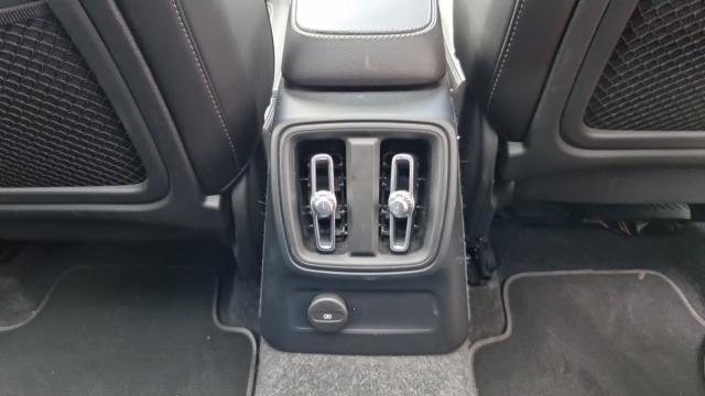 Volvo Xc40 image 2