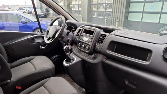 Nissan Nv300 image 2