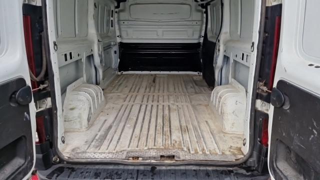 Nissan Nv300 image 8