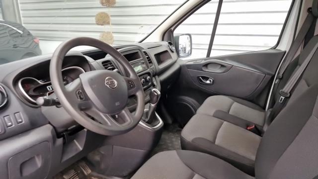 Nissan Nv300 image 6