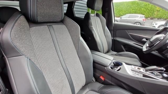 Peugeot 3008 image 2