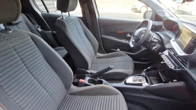Peugeot 208 image 8
