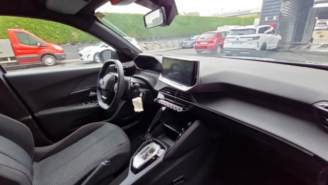 Peugeot 2008 image 2