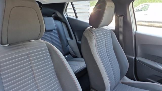 Peugeot 2008 image 8