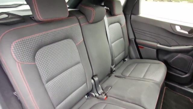 Ford Kuga image 7