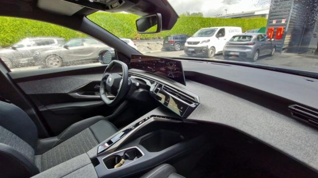 Peugeot 5008 image 2