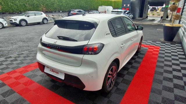 Peugeot 208 image 9