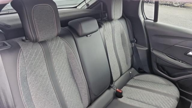 Peugeot 208 image 2