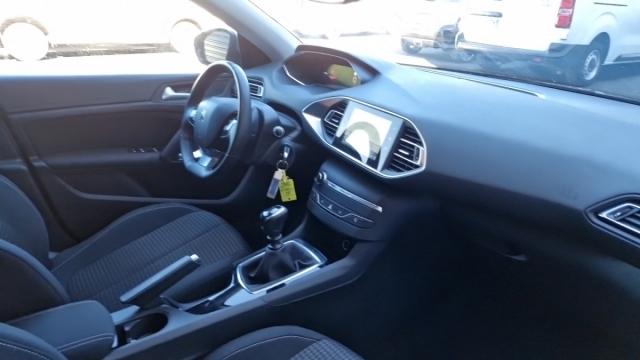 Peugeot 308 image 1