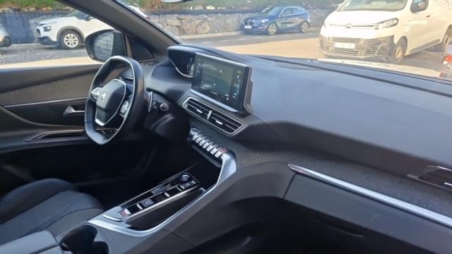 Peugeot 3008 image 2