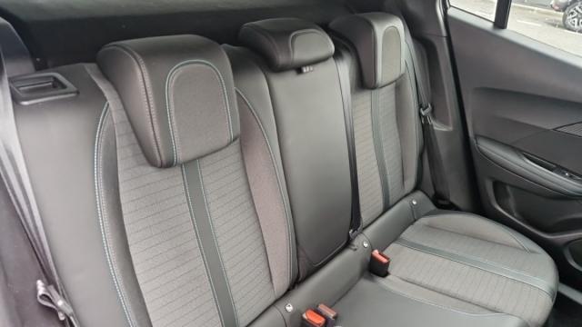 Peugeot 2008 image 9