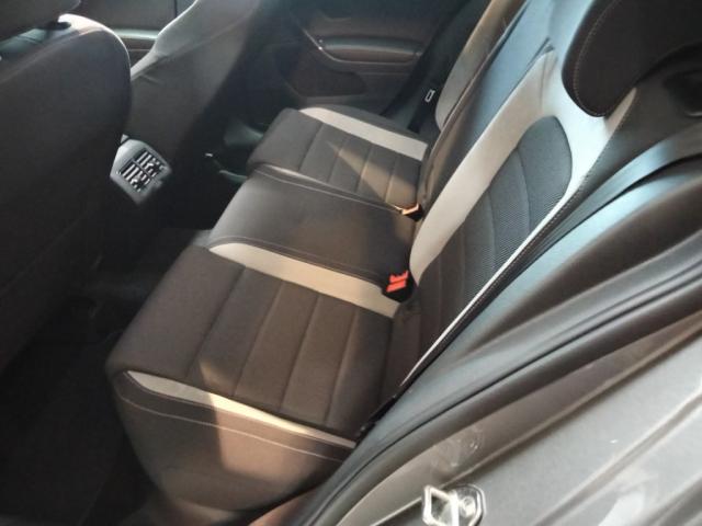 Volkswagen Golf R image 5
