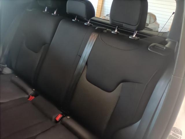 Jeep Renegade image 8
