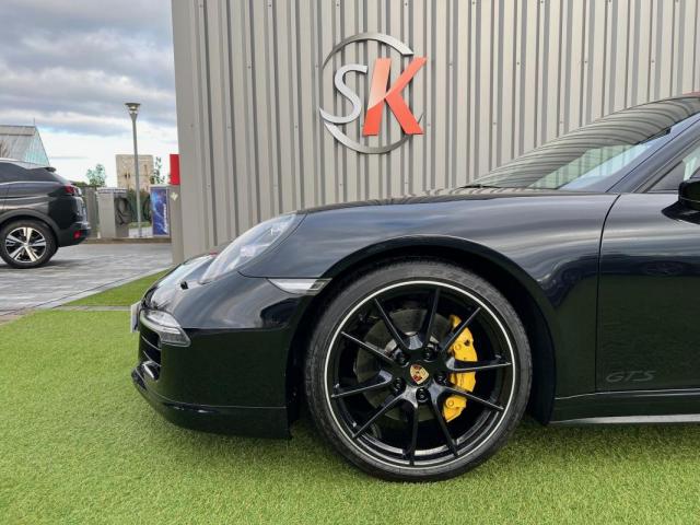 Porsche 911 image 2