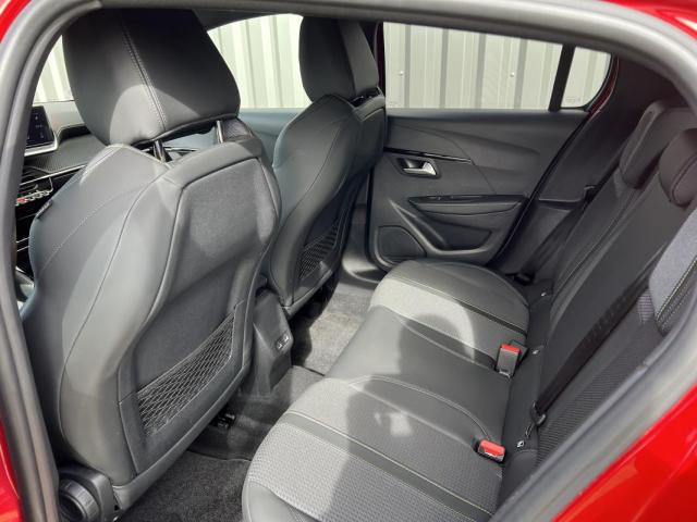 Peugeot 208 image 1