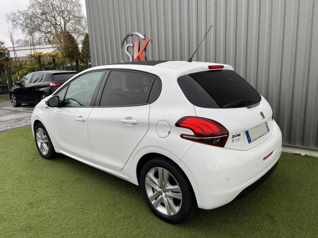 Peugeot 208 image 2