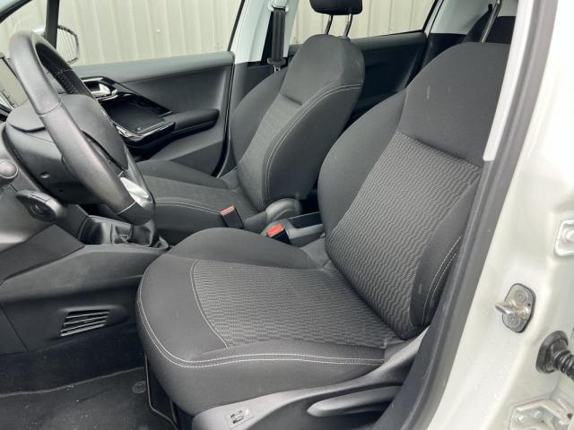 Peugeot 208 image 3