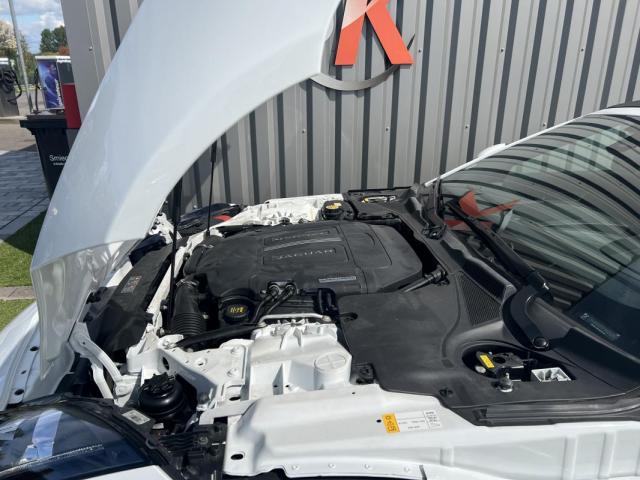 Jaguar F-Type image 1