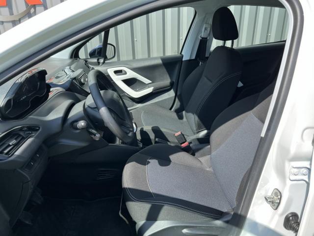 Peugeot 208 image 7