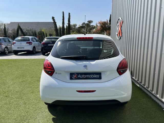 Peugeot 208 image 1