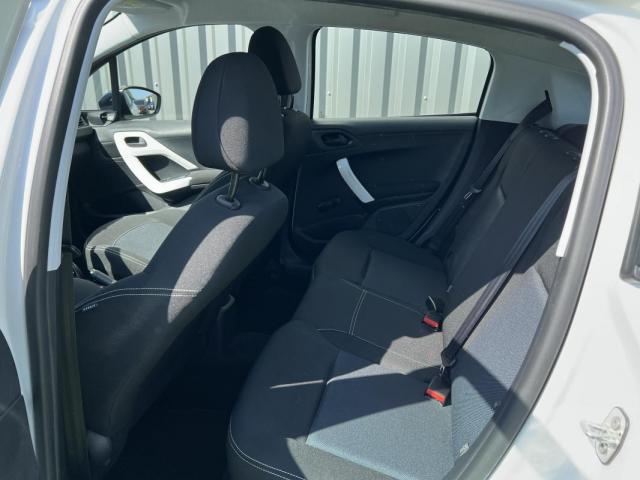 Peugeot 208 image 9