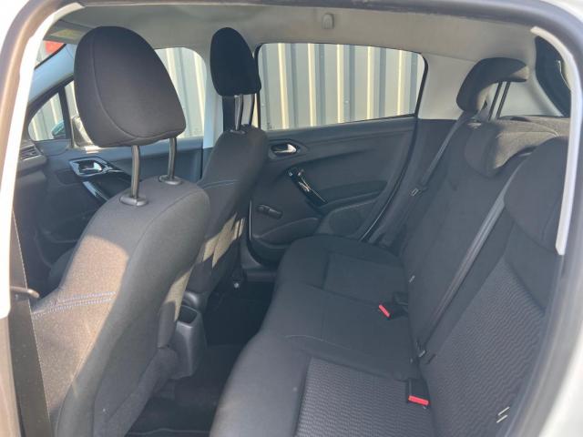Peugeot 208 image 1