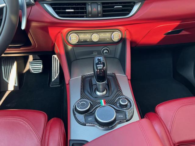 Alfa Romeo Stelvio image 5