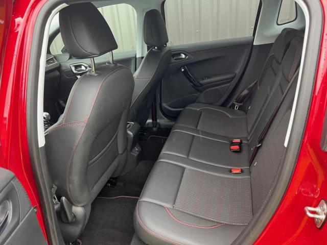 Peugeot 2008 image 6