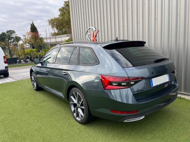 Skoda Superb Combi image 9