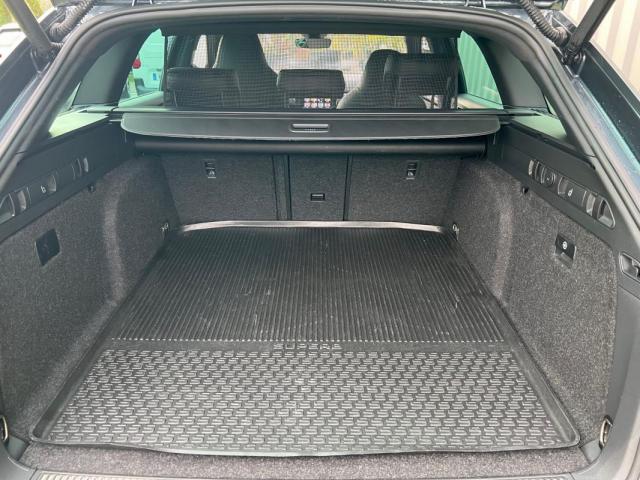Skoda Superb Combi image 4