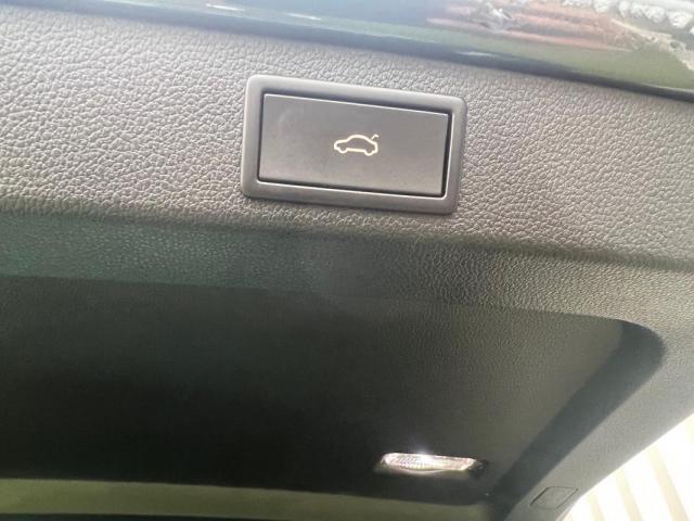 Skoda Superb Combi image 7