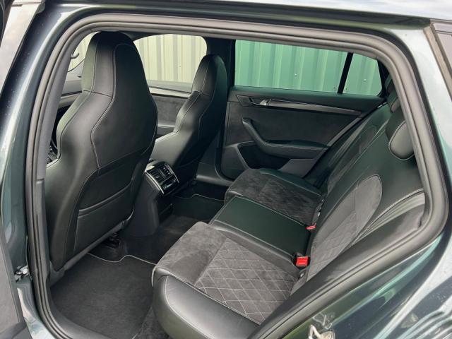 Skoda Superb Combi image 2