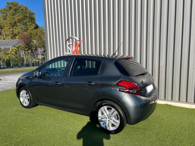 Peugeot 208 image 1