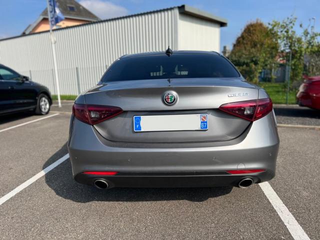 Alfa Romeo Giulia image 2