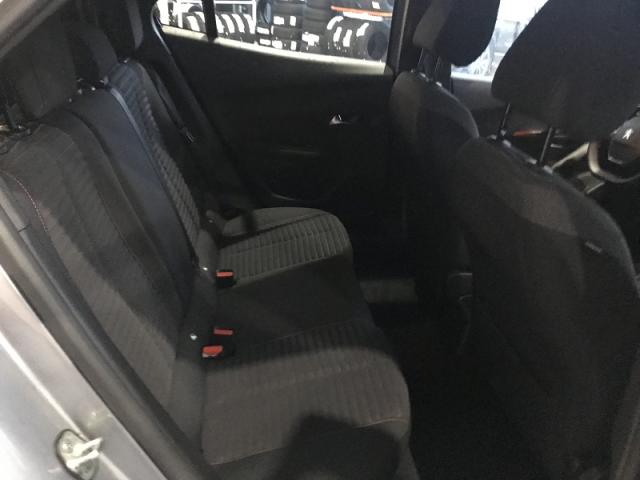 Peugeot 2008 image 2