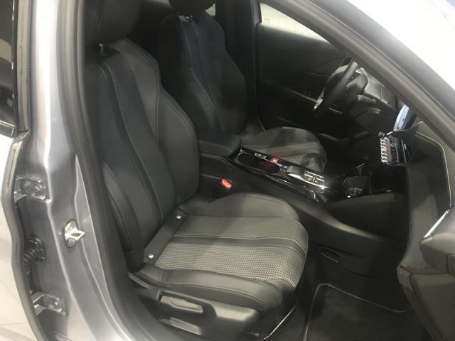 Peugeot 208 image 8